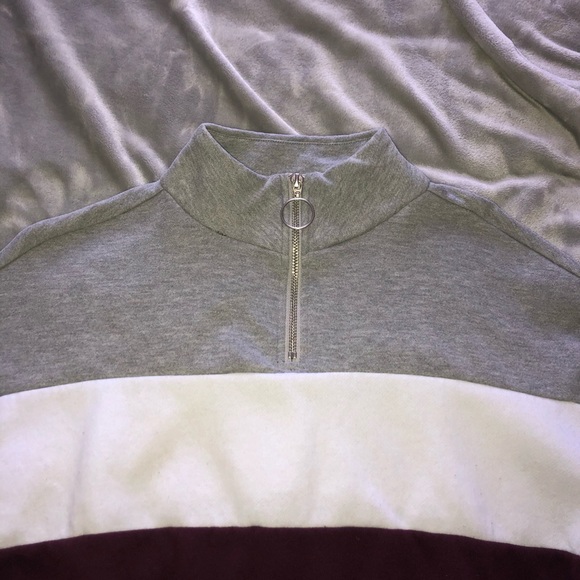 Cropped Sweater - Picture 4 of 5